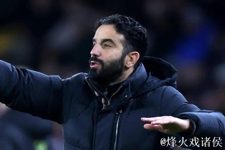 TA：由于姆伯莫等人参加非洲杯，曼联正在演练433阵型