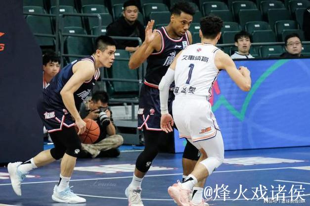 曝广州男篮将陈盈骏和祝铭震摆上货架